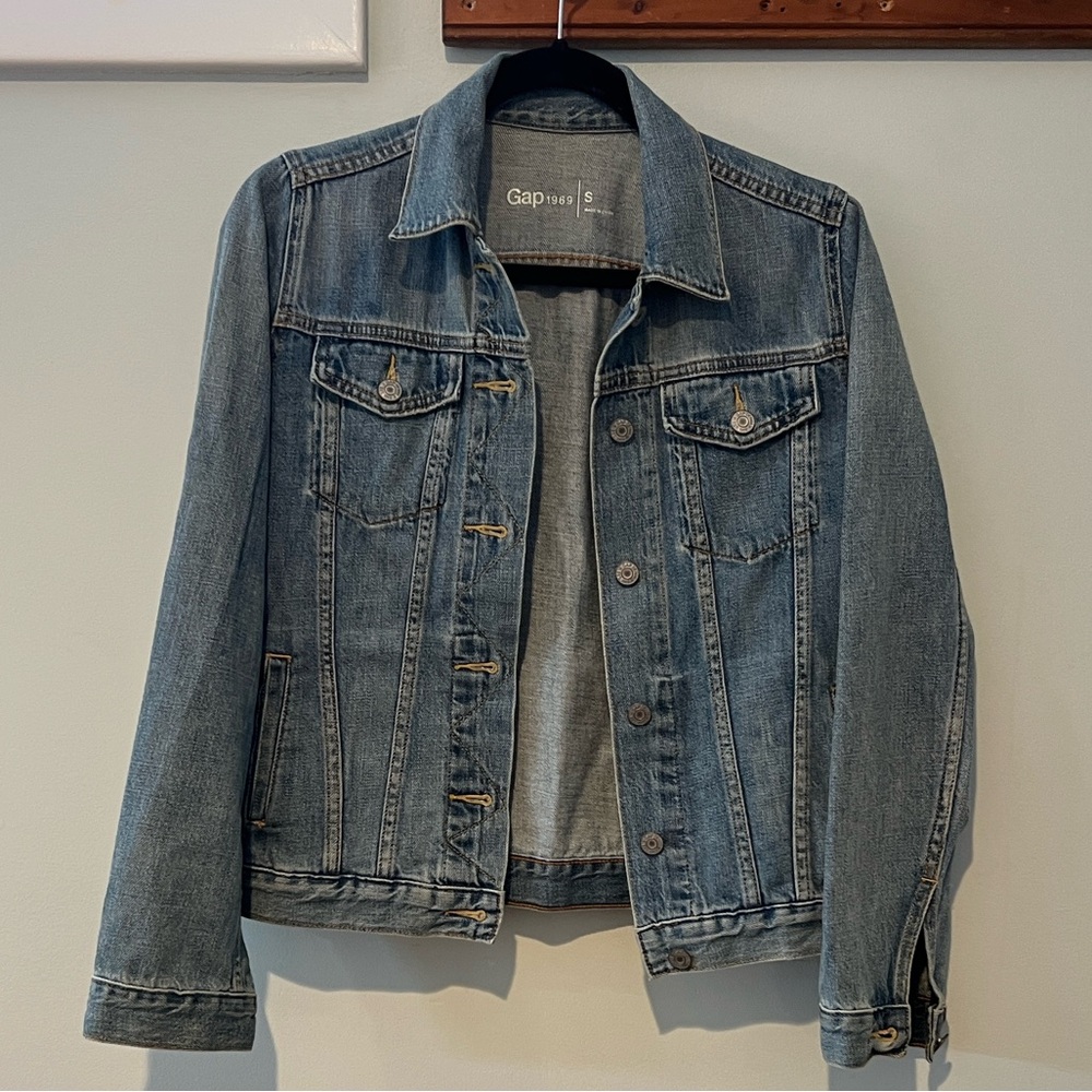 GAP Women's Light Blue Jean Jacket
